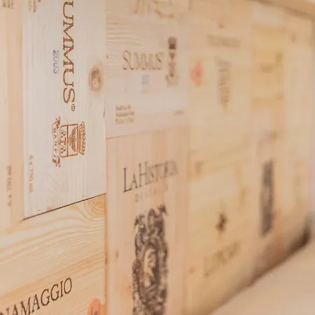 Demithos Affittacamere 4*